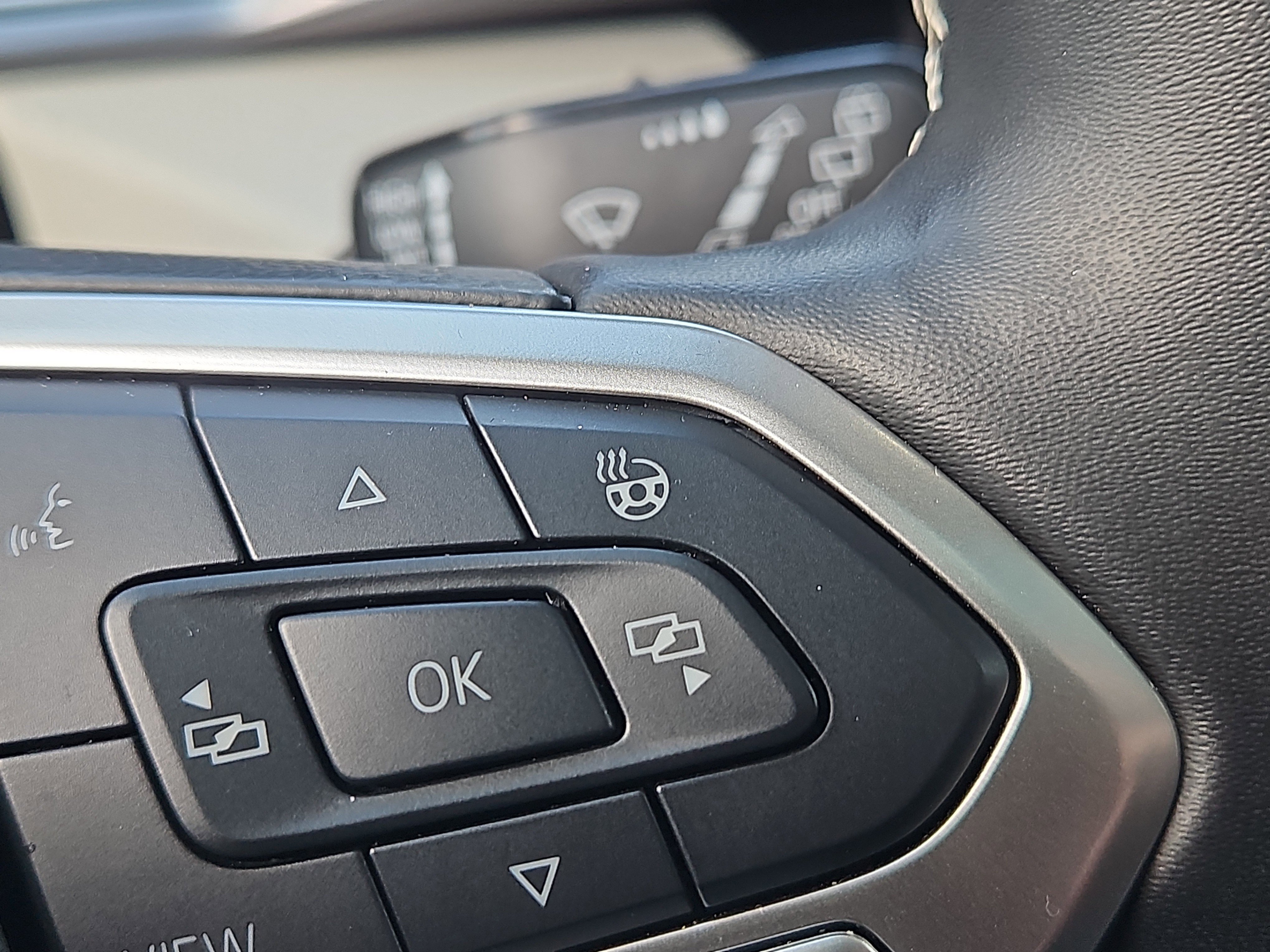 Used 2025 Volkswagen Taos SEL image 14