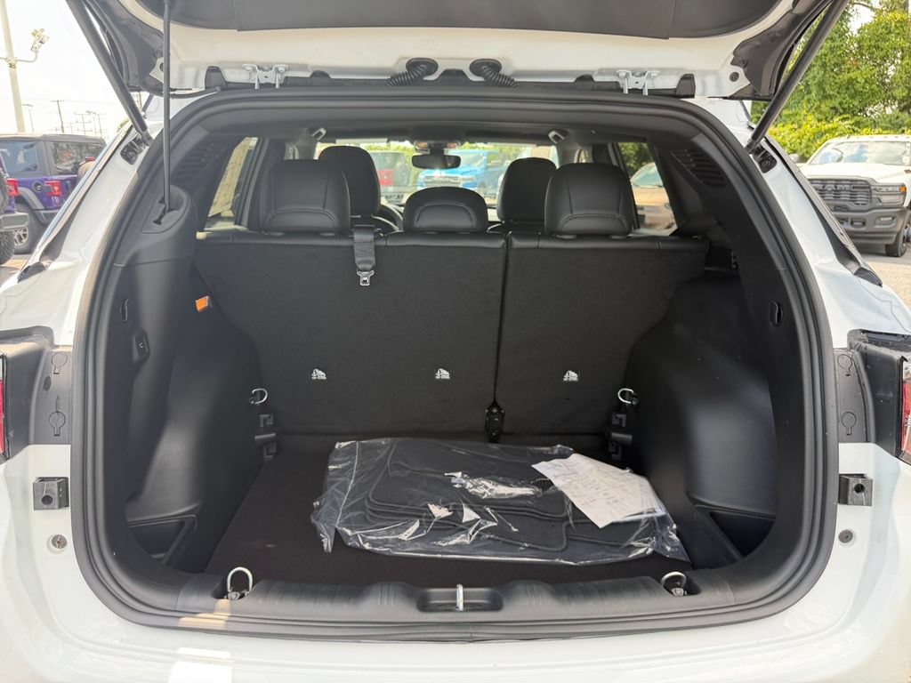 New 2026 Jeep Compass Limited AWD/4WD image 17