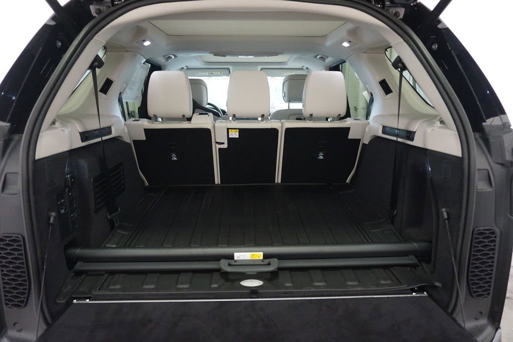 New 2025 Land Rover Discovery Dynamic SE image 31