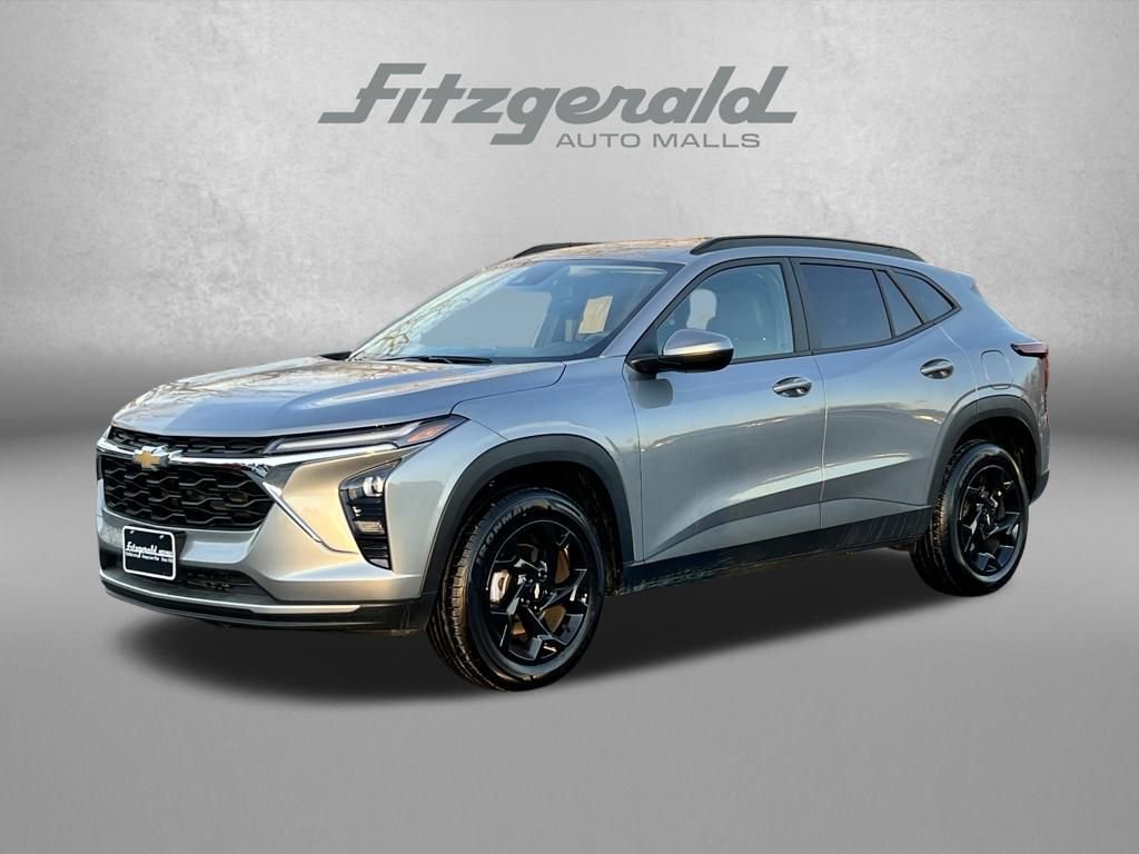 Used 2025 Chevrolet Trax LT image 2