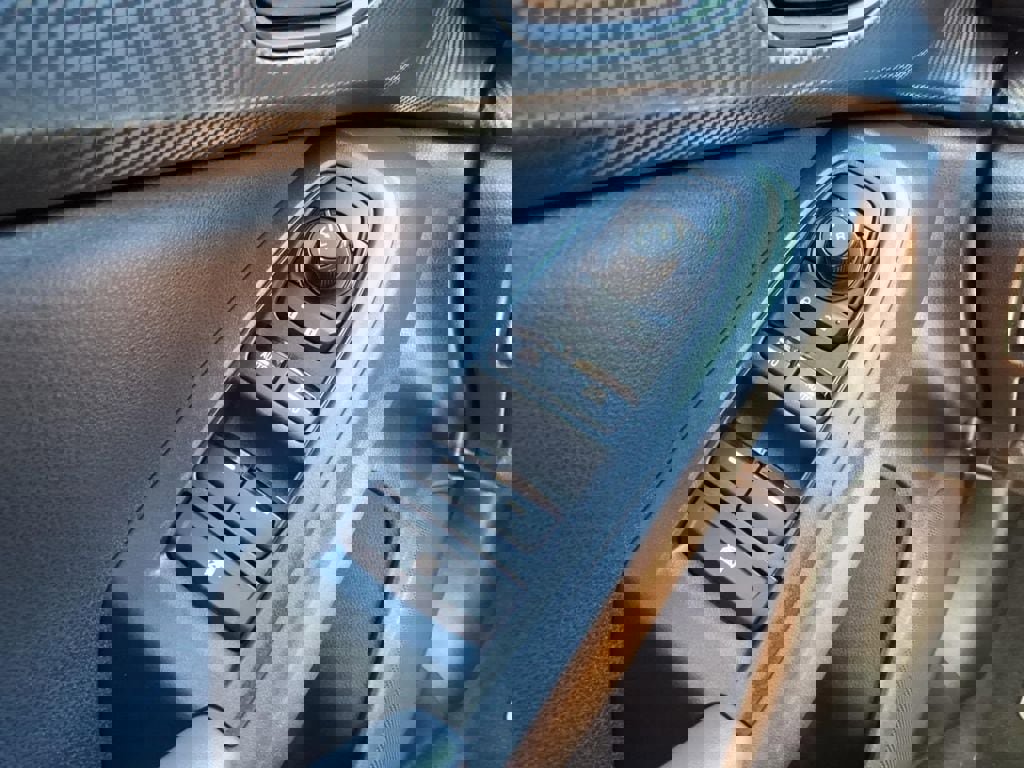 Certified 2025 Subaru Crosstrek 2.0i Premium image 28