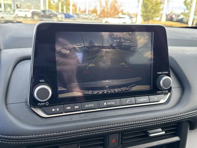 Certified 2025 Nissan Rogue SV image 33