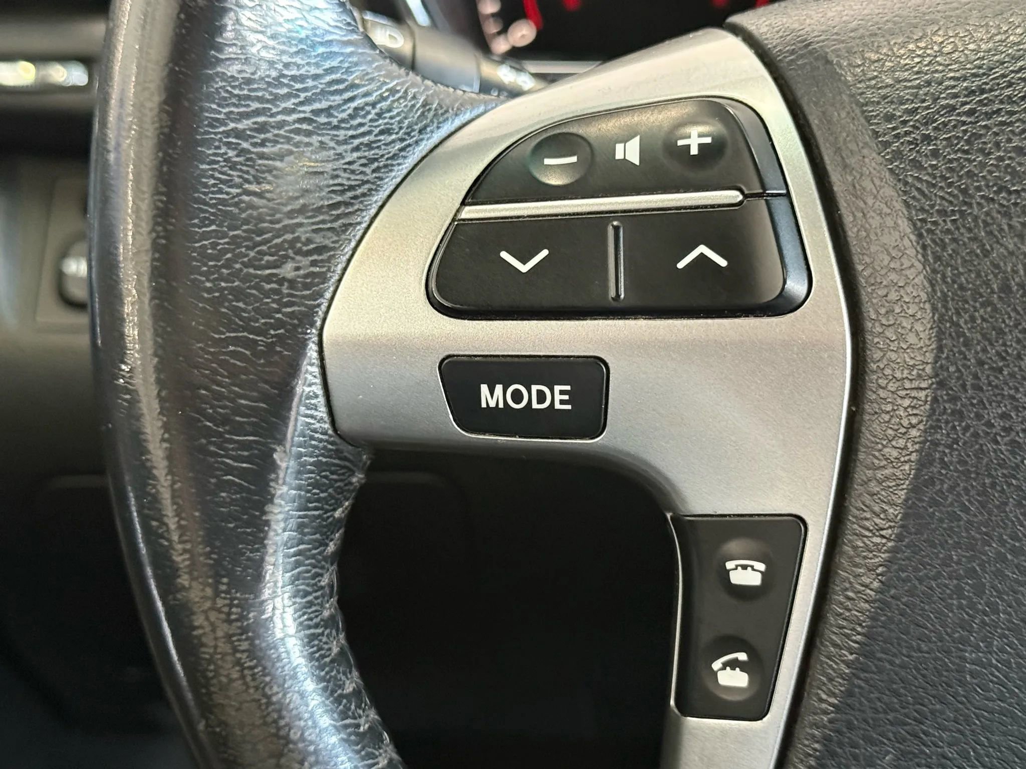 Used 2012 Toyota Highlander Limited w/ Tow Pkg image 11