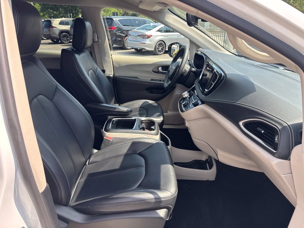 Used 2024 Chrysler Pacifica Limited FWD image 33