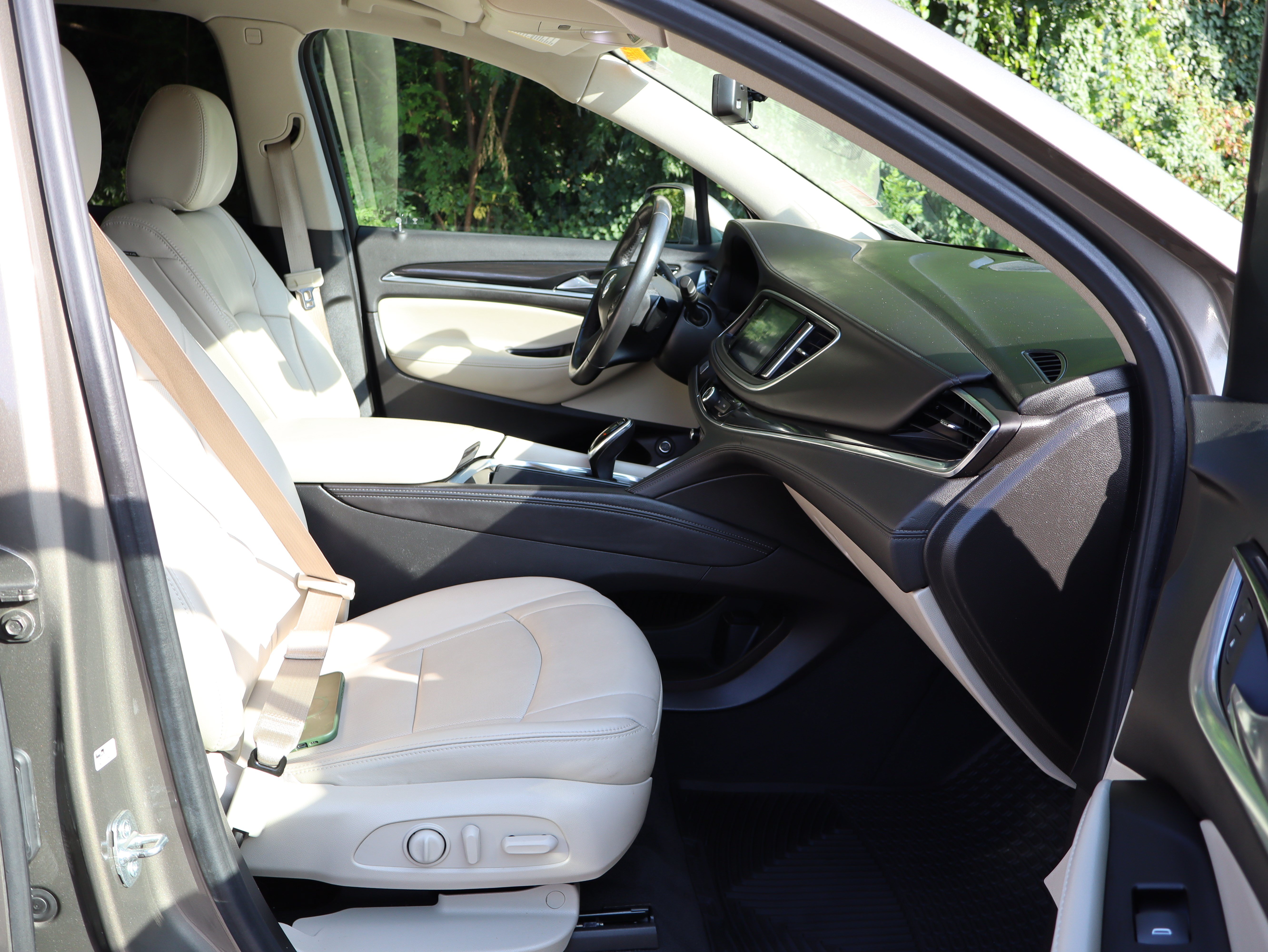 Used 2020 Buick Enclave Essence w/ Sound and Sites Package FWD image 32