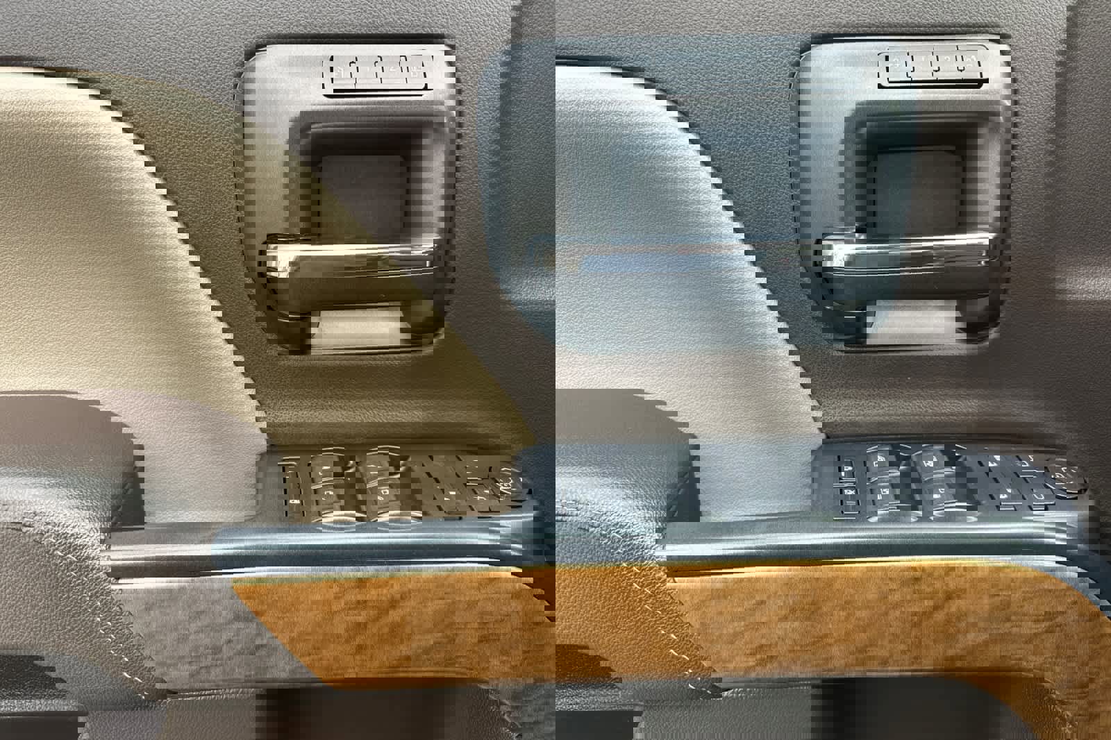 Used 2015 Chevrolet Silverado 2500 LTZ w/ Duramax Plus Package image 12