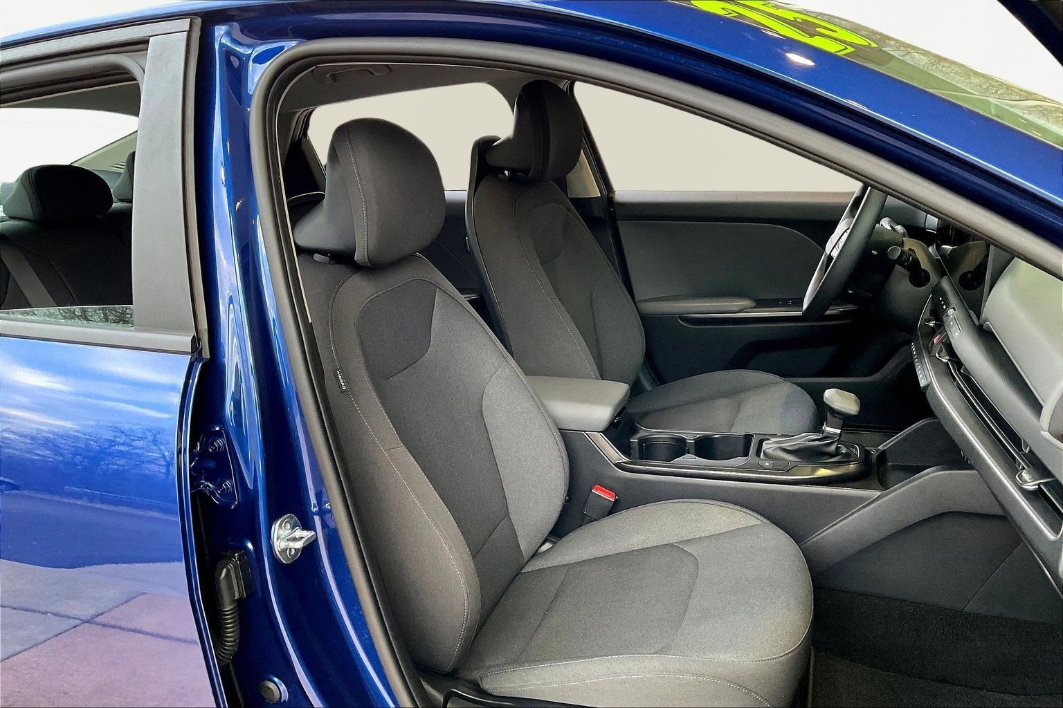 Used 2025 Kia K4 LXS image 29