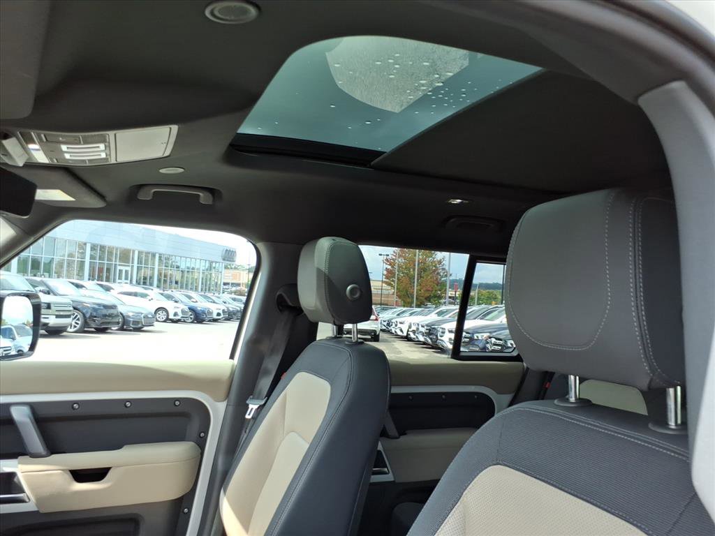 Used 2022 Land Rover Defender 110 X-Dynamic SE image 10