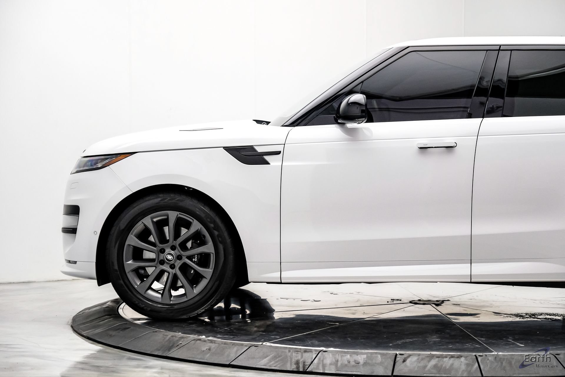Used 2024 Land Rover Range Rover Sport Dynamic SE AWD/4WD image 8