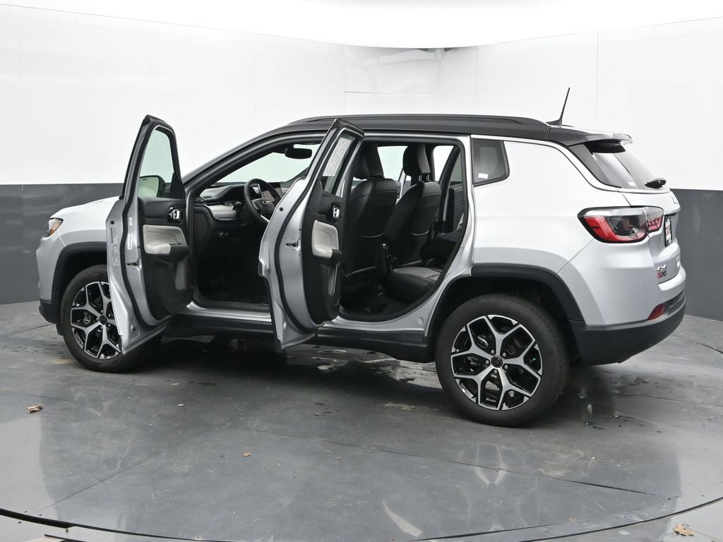 Used 2025 Jeep Compass Limited AWD/4WD image 57