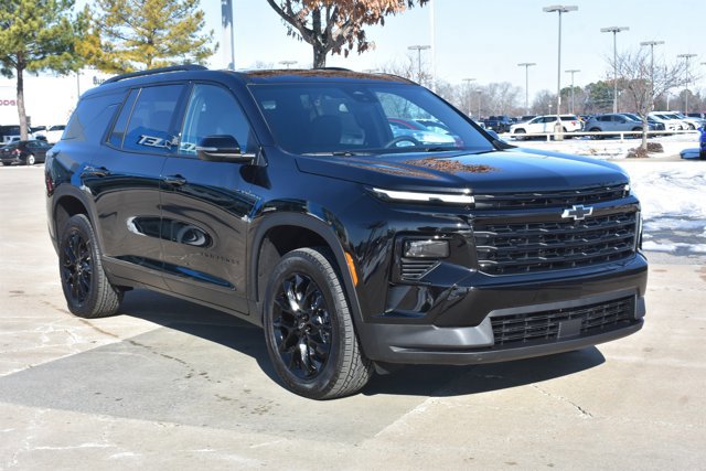 New 2026 Chevrolet Traverse LT w/ Midnight/Sport Edition image 3