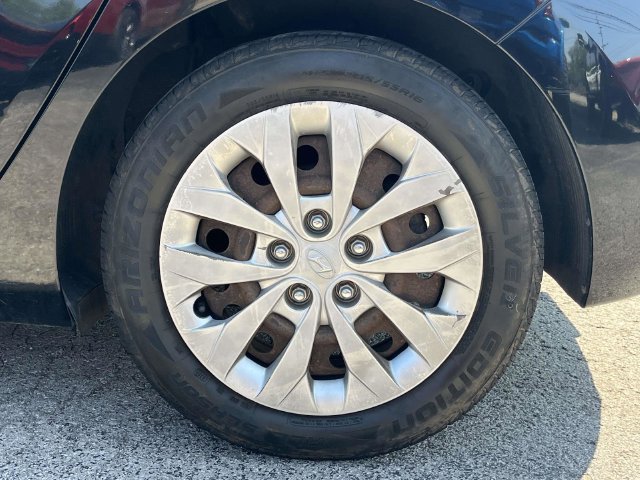 Used 2017 Hyundai Elantra GT FWD image 11