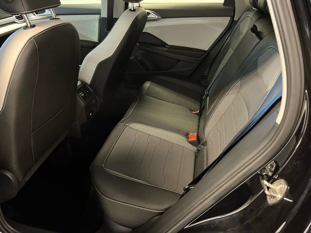 Certified 2025 Volkswagen Taos SE image 16