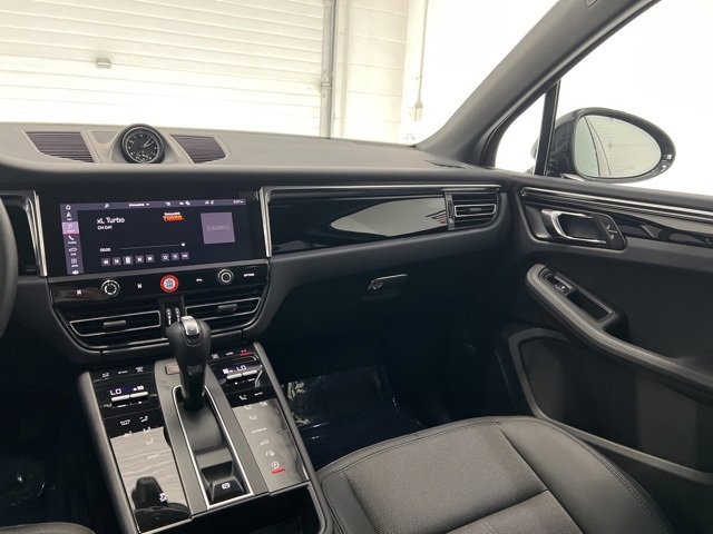 Used 2025 Porsche Macan T image 37