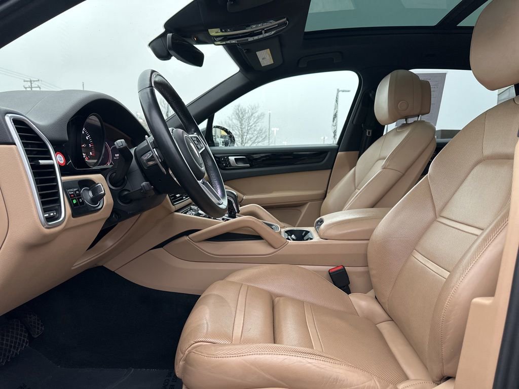 Used 2020 Porsche Cayenne image 45