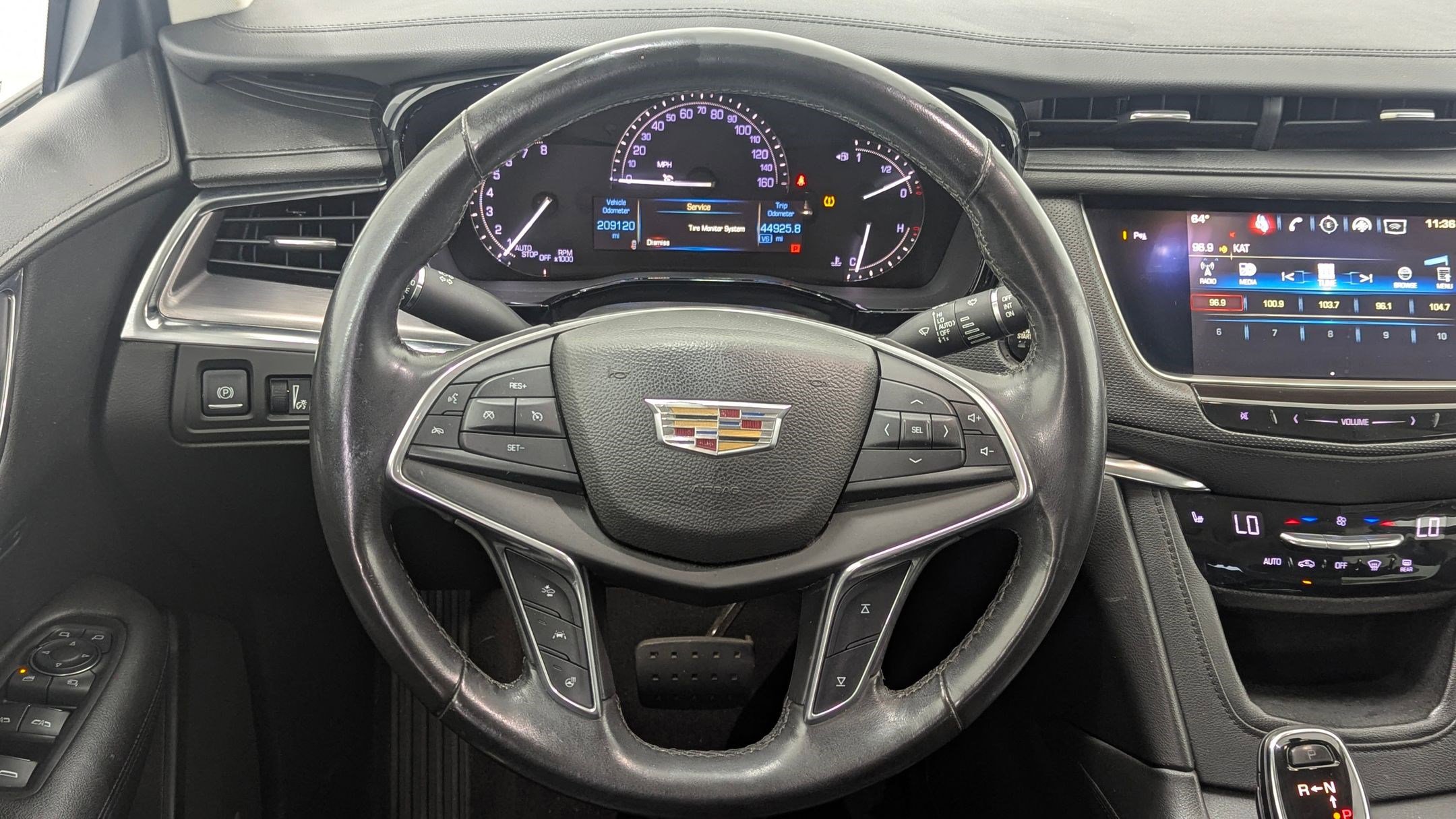 Used 2017 Cadillac XT5 Luxury w/ Driver Awareness Package image 15