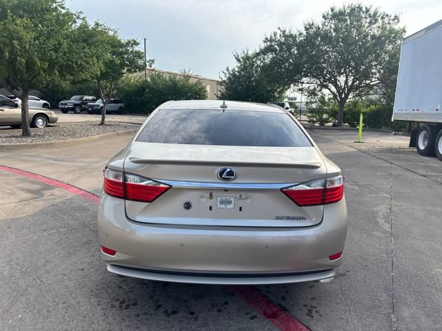 Used 2013 Lexus ES 300h w/ Luxury Pkg FWD image 6