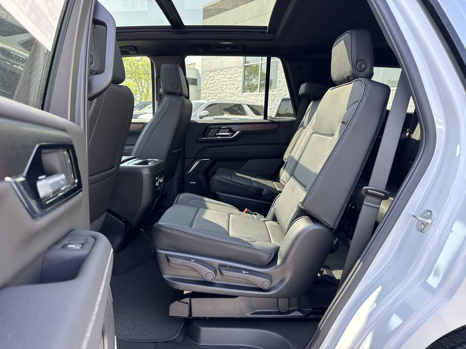 Used 2026 GMC Yukon Denali w/ Sun & Power Step Package AWD/4WD image 31