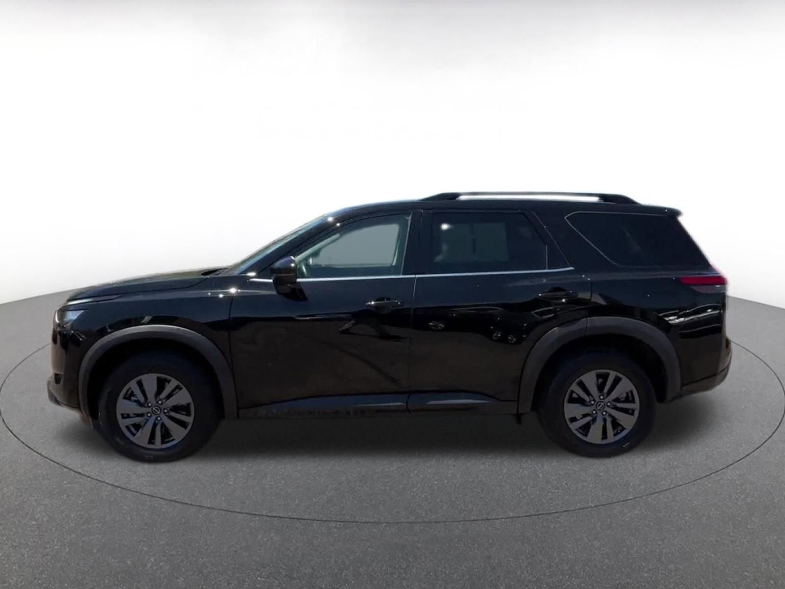 Used 2025 Nissan Pathfinder SV FWD image 9