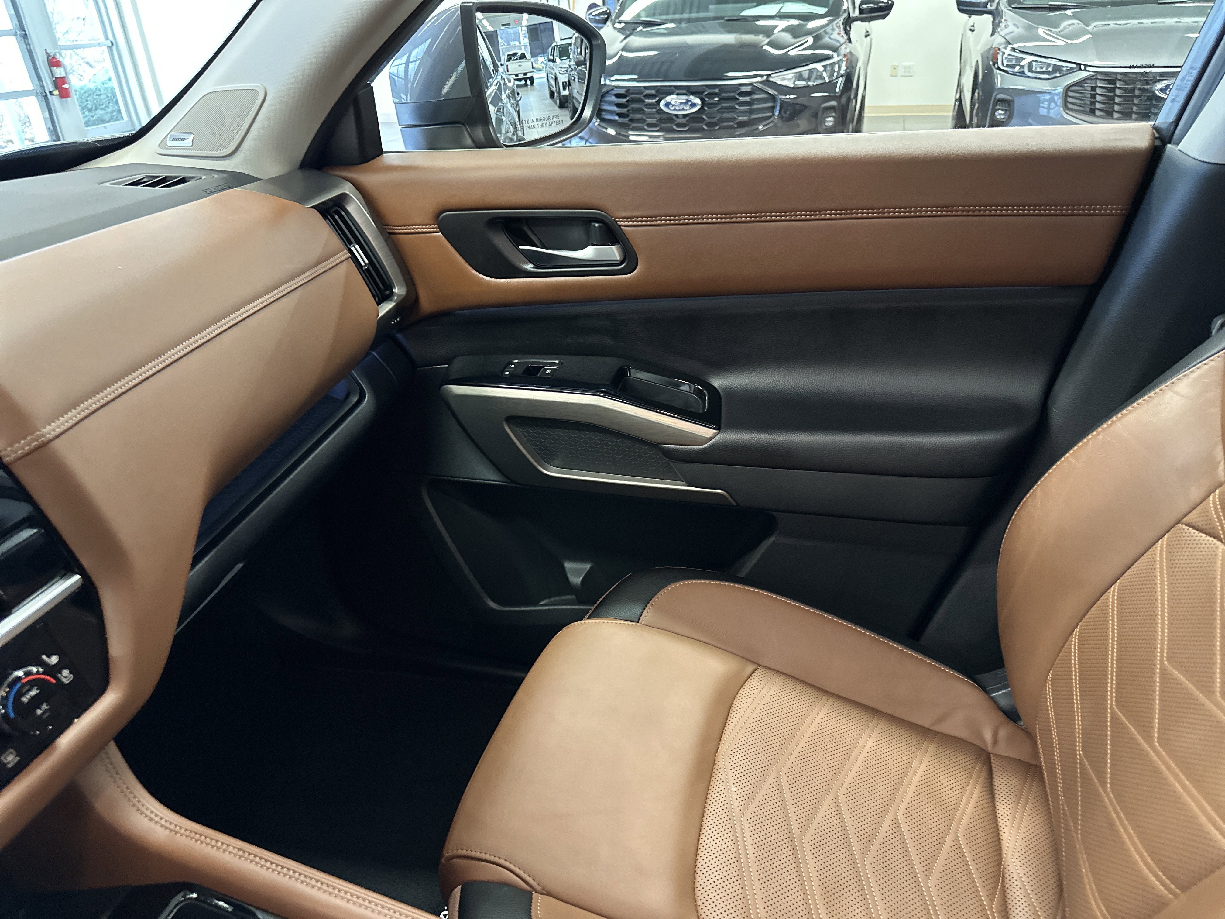 Used 2023 Nissan Pathfinder Platinum image 27