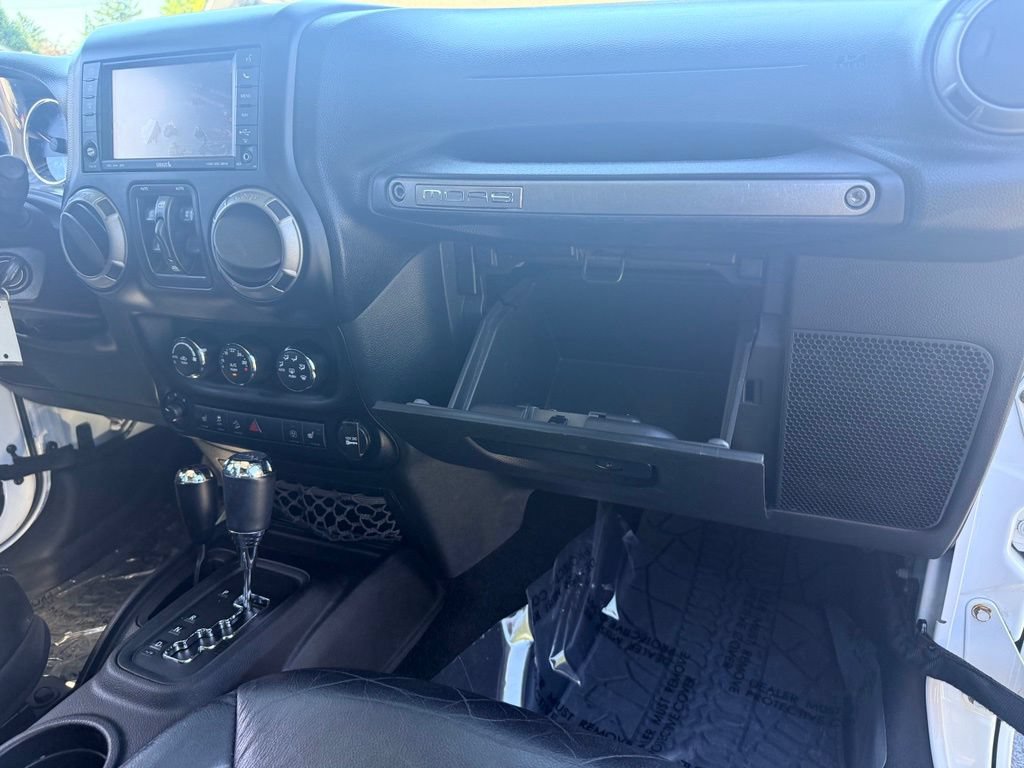 Used 2013 Jeep Wrangler Unlimited Sahara w/ Dual Top Group AWD/4WD image 28