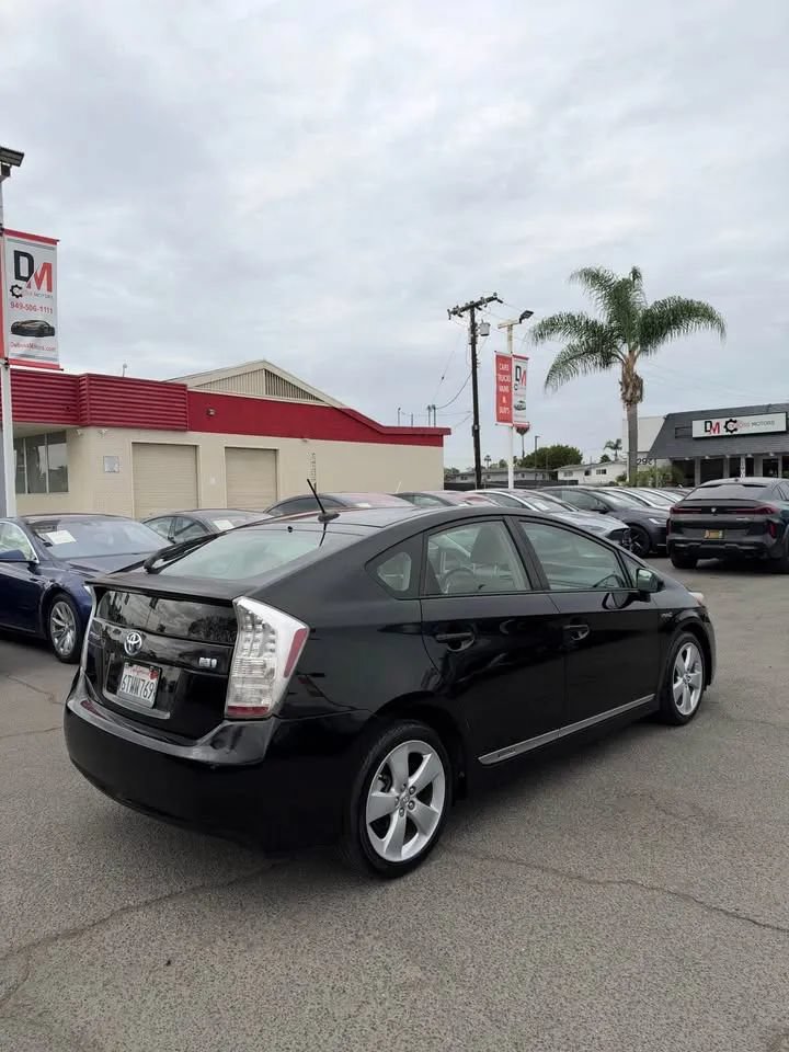 Used 2011 Toyota Prius Five w/ Navigation Pkg FWD image 4