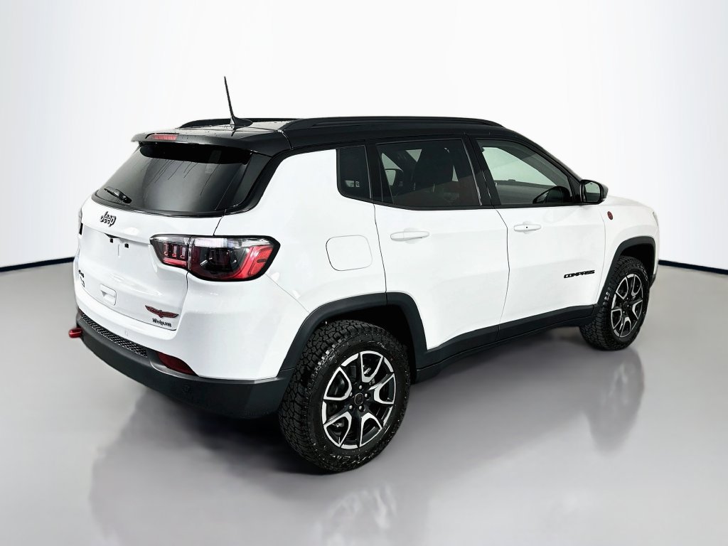 New 2026 Jeep Compass Trailhawk w/ Sun, Sound & Navigation Group AWD/4WD image 7