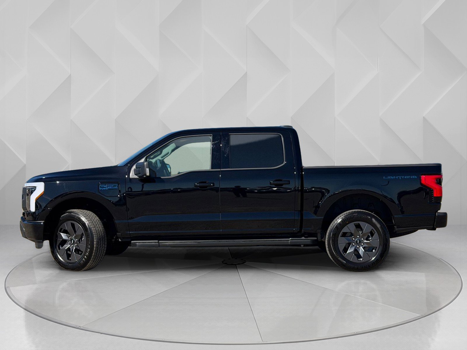 Used 2025 Ford F150 Lightning Flash image 2