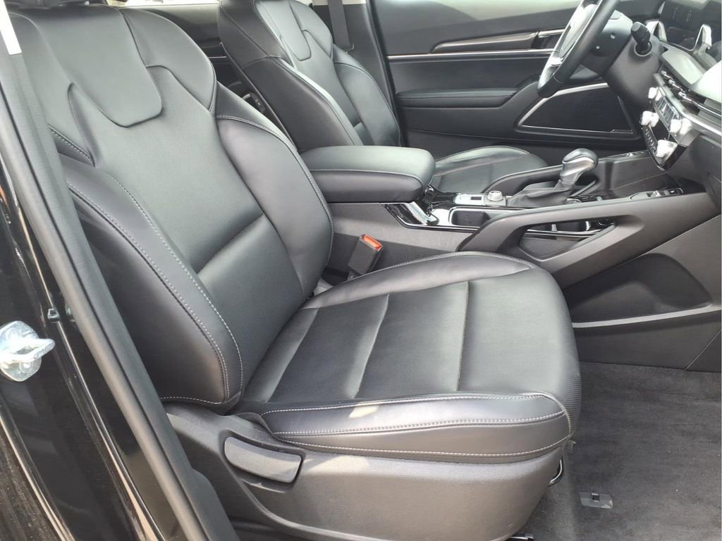 Used 2024 Kia Telluride S image 11