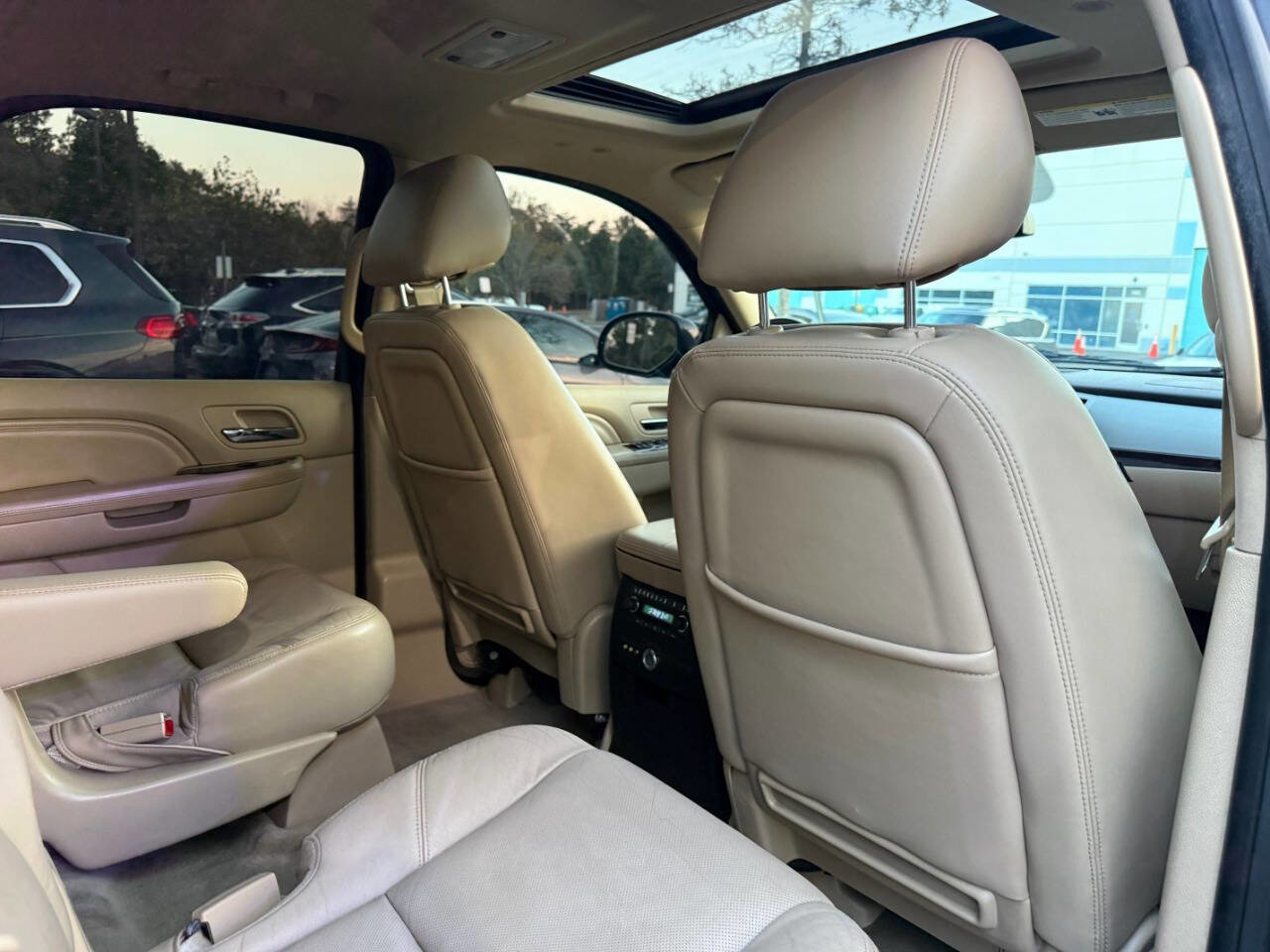 Used 2012 Cadillac Escalade Luxury image 40