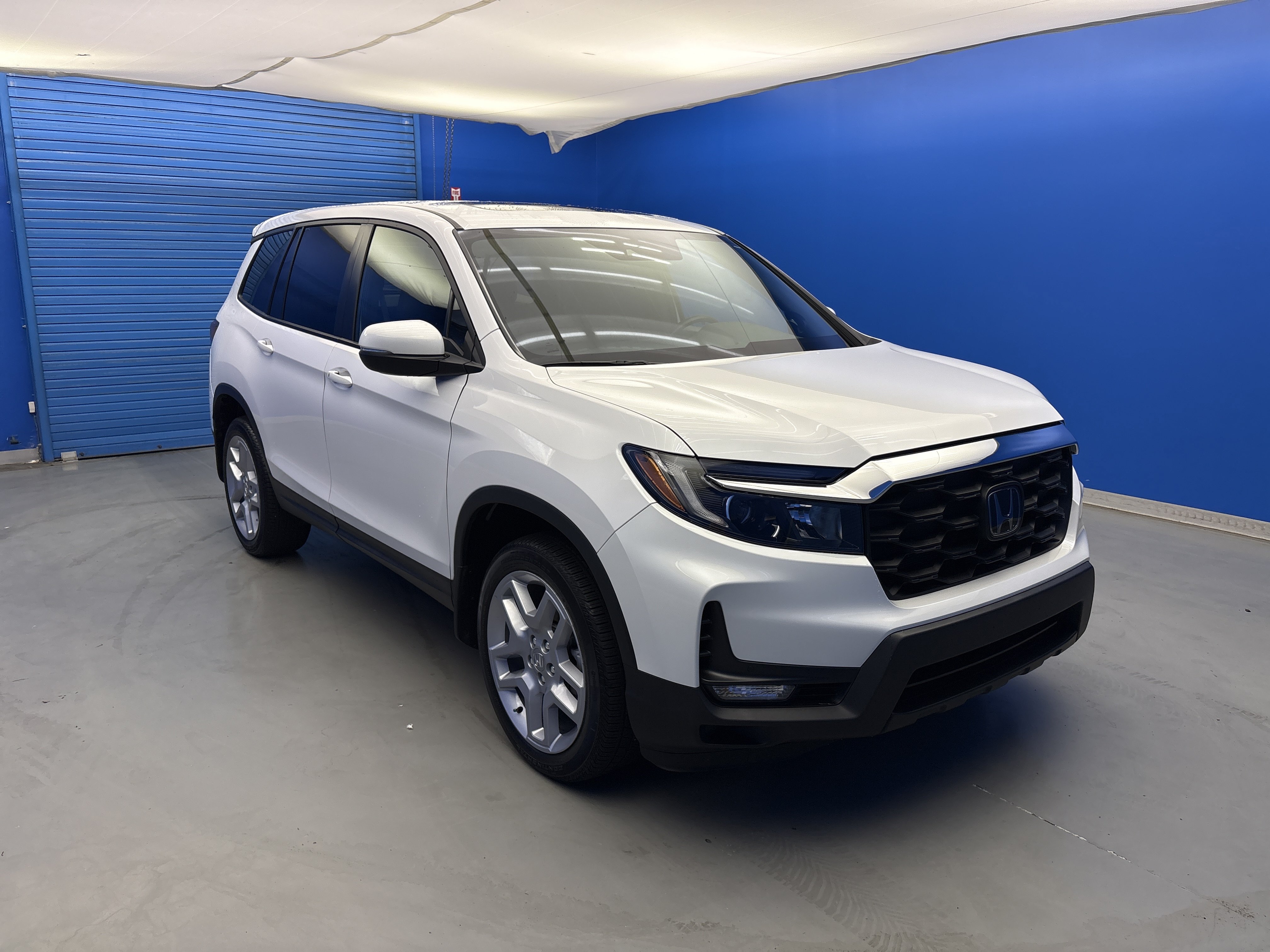 Used 2025 Honda Passport EX-L image 2