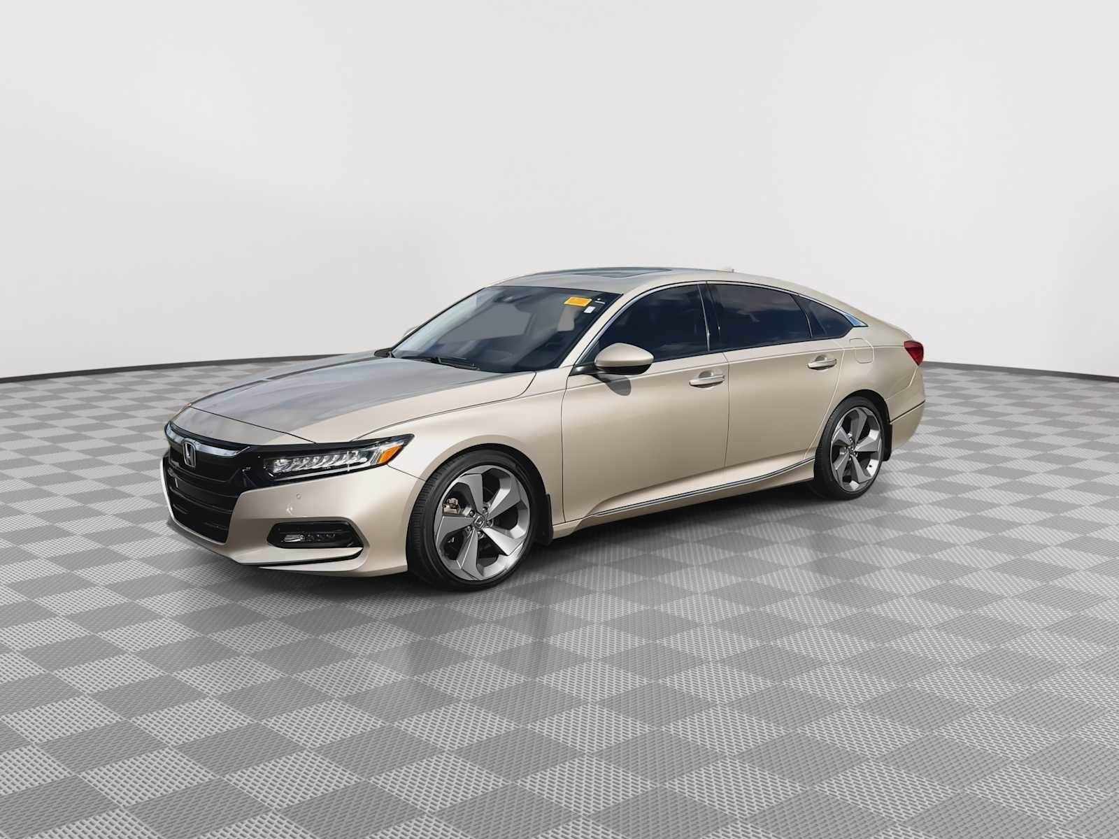 Used 2018 Honda Accord Touring image 4