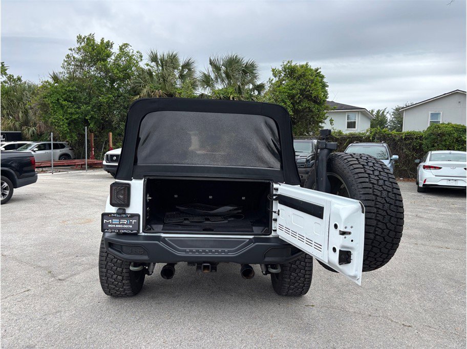 Used 2016 Jeep Wrangler Unlimited Rubicon AWD/4WD image 37