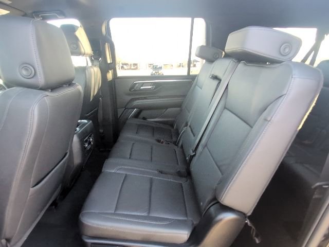 Used 2025 Chevrolet Suburban Z71 image 22