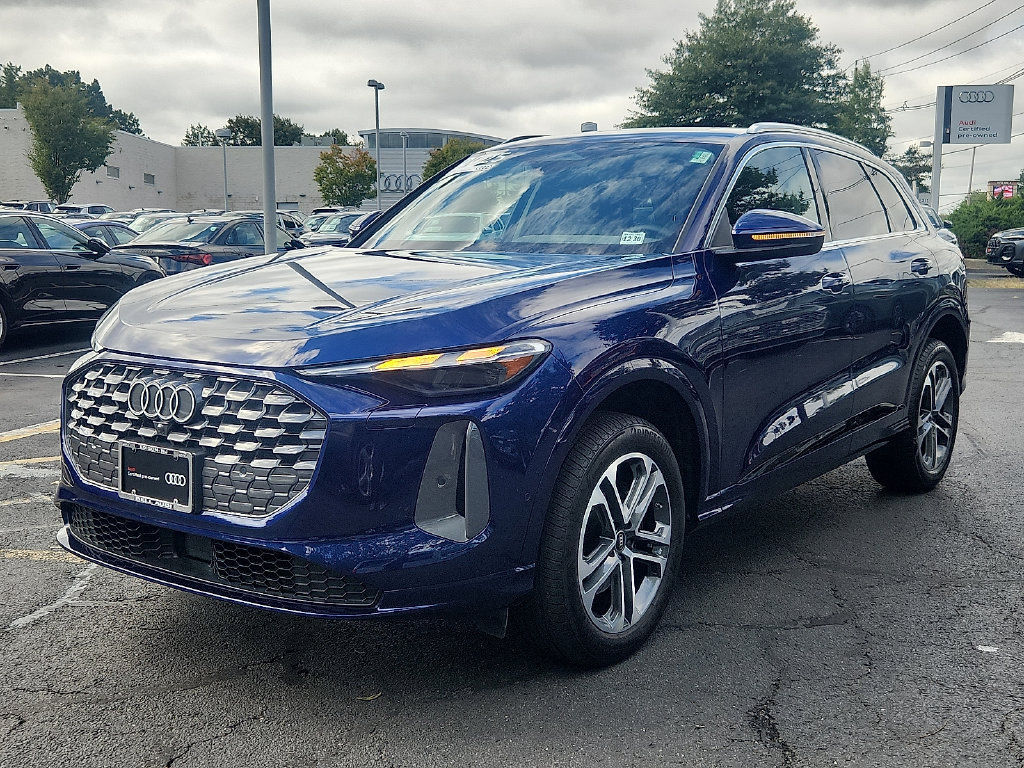 Certified 2025 Audi Q5 Premium w/ Convenience Package AWD/4WD image 9