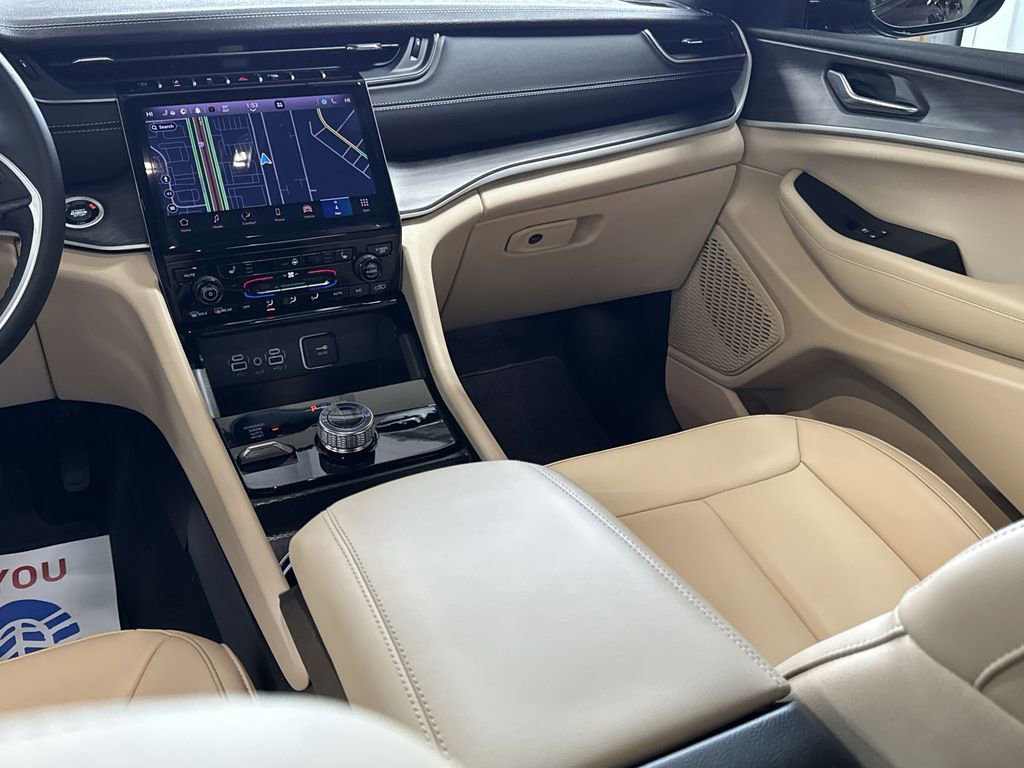 Used 2025 Jeep Grand Cherokee Limited image 28