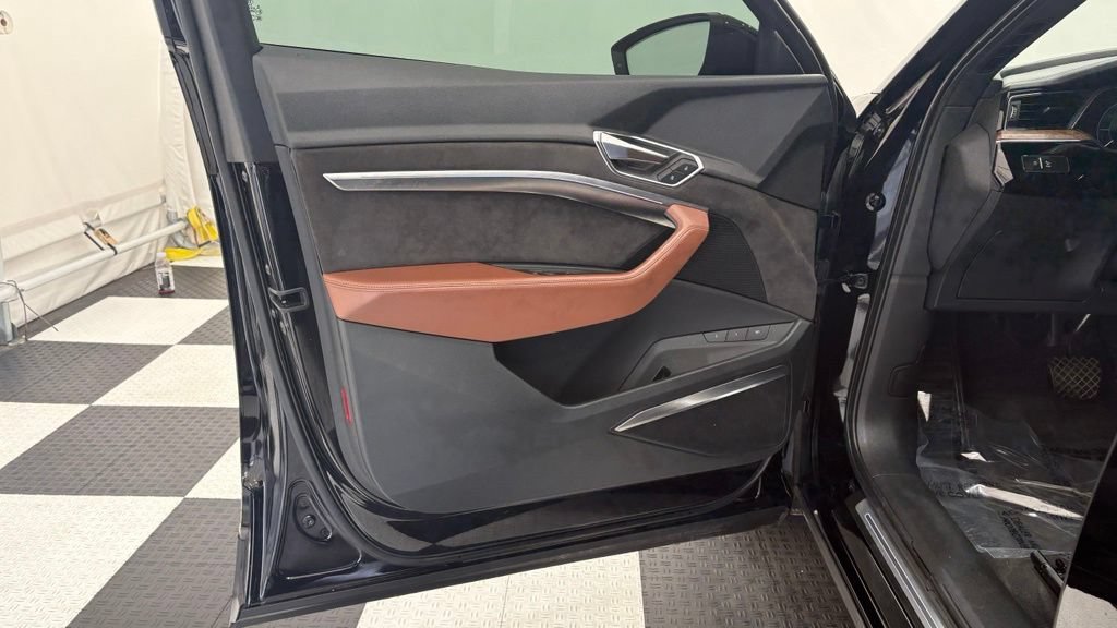 Used 2019 Audi e-tron Prestige AWD/4WD image 14