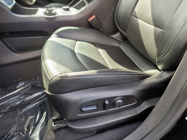 Used 2024 GMC Terrain SLT image 17