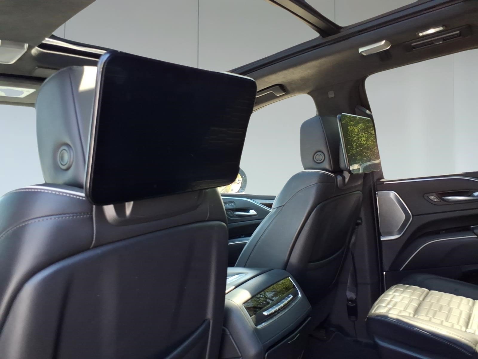Used 2022 Cadillac Escalade Sport Platinum AWD/4WD image 9
