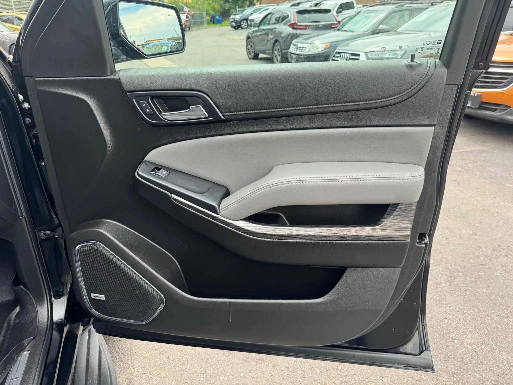 Used 2019 Chevrolet Tahoe LT w/ Luxury Package AWD/4WD image 24