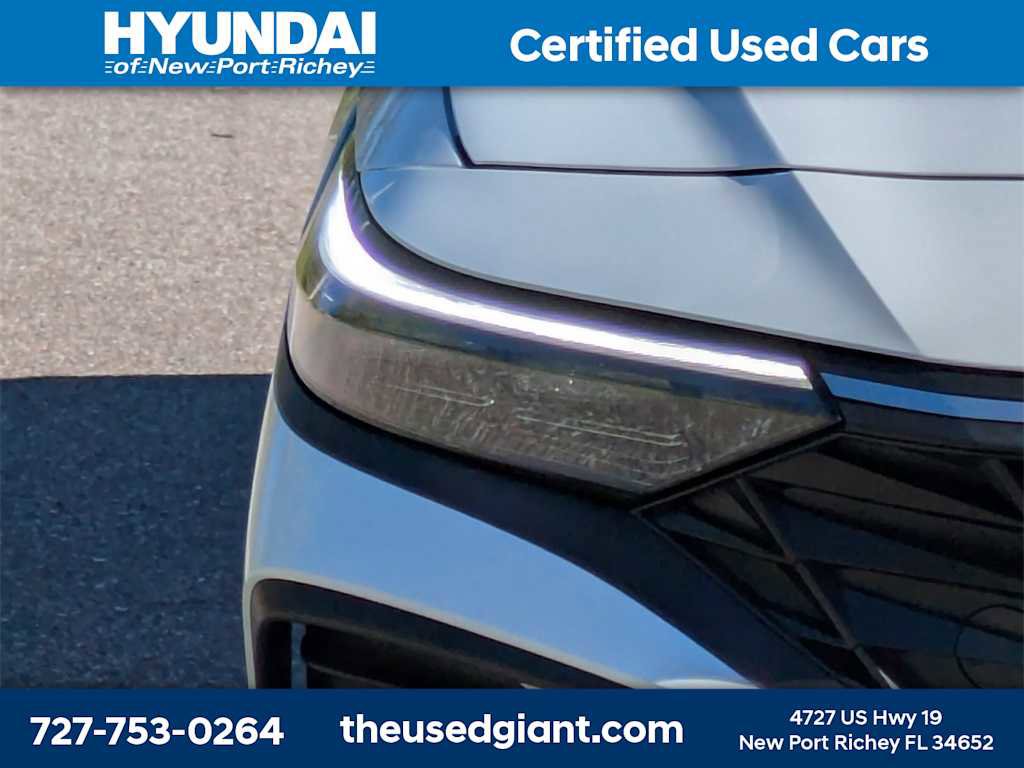 Used 2025 Hyundai Elantra SE image 9