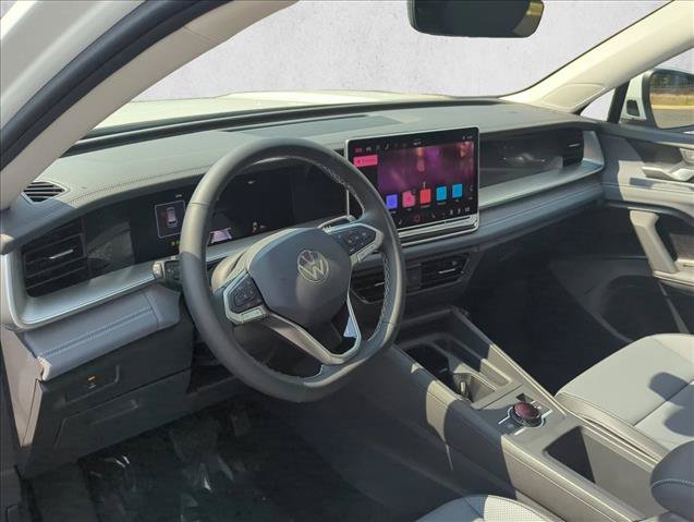 New 2026 Volkswagen Tiguan SE FWD image 17