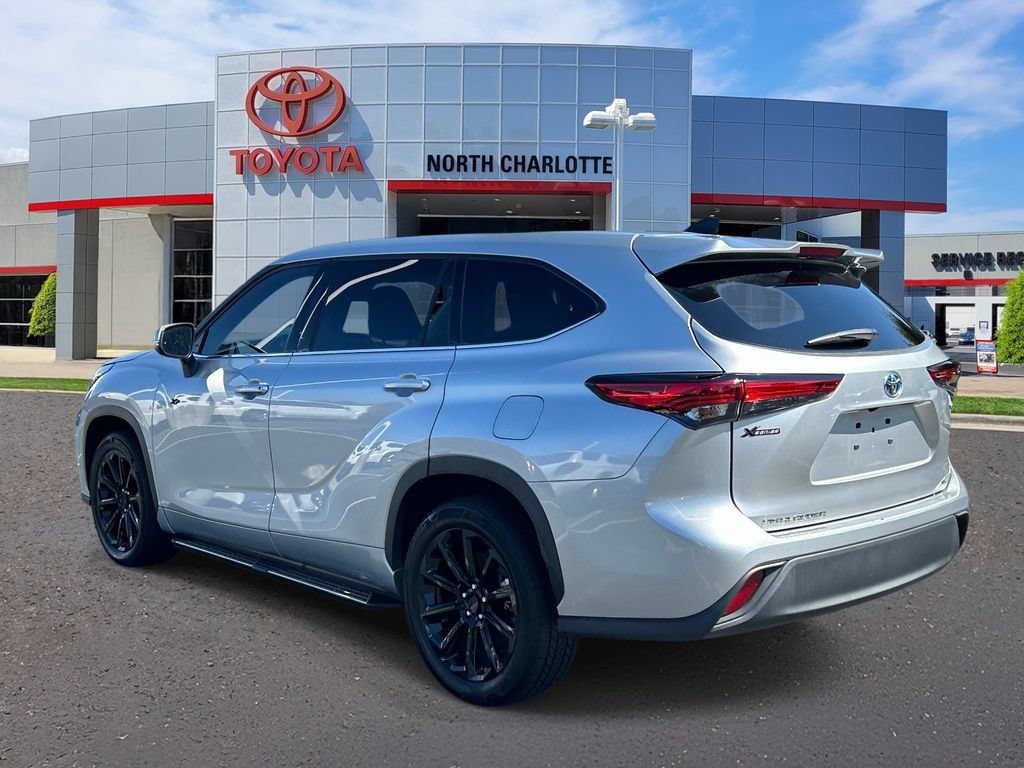 Used 2022 Toyota Highlander LE FWD image 4