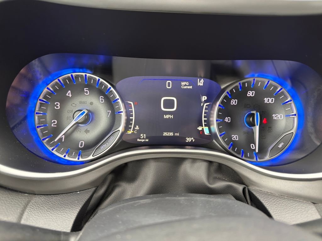 Used 2025 Chrysler Pacifica Select image 25