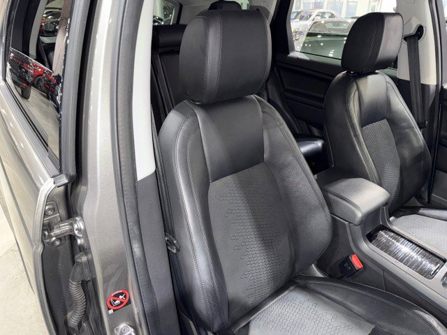 Used 2017 Land Rover Discovery Sport SE image 64