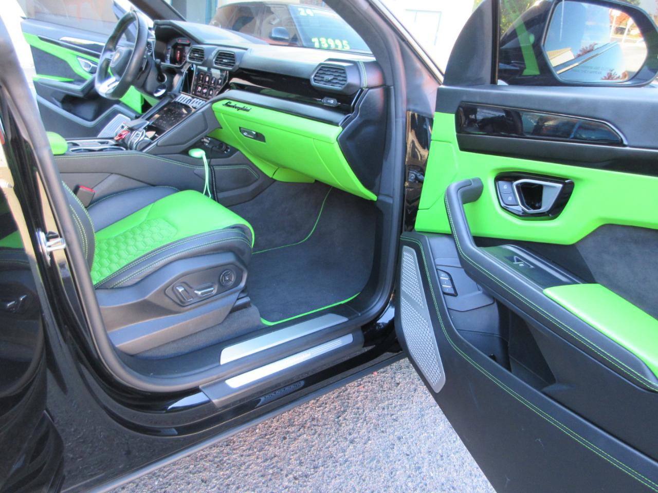 Used 2022 Lamborghini Urus image 26