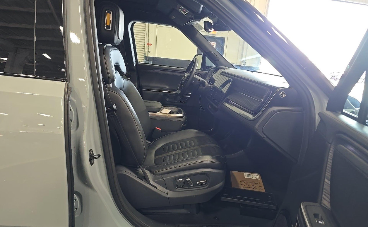 Used 2022 Rivian R1T Adventure AWD/4WD image 5