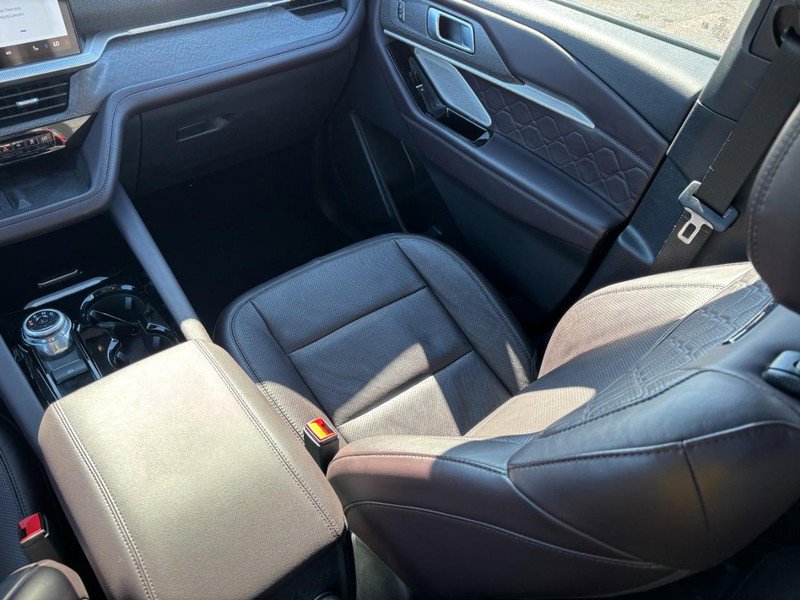 Used 2025 Ford Explorer Platinum w/ LUX Leather Package image 15