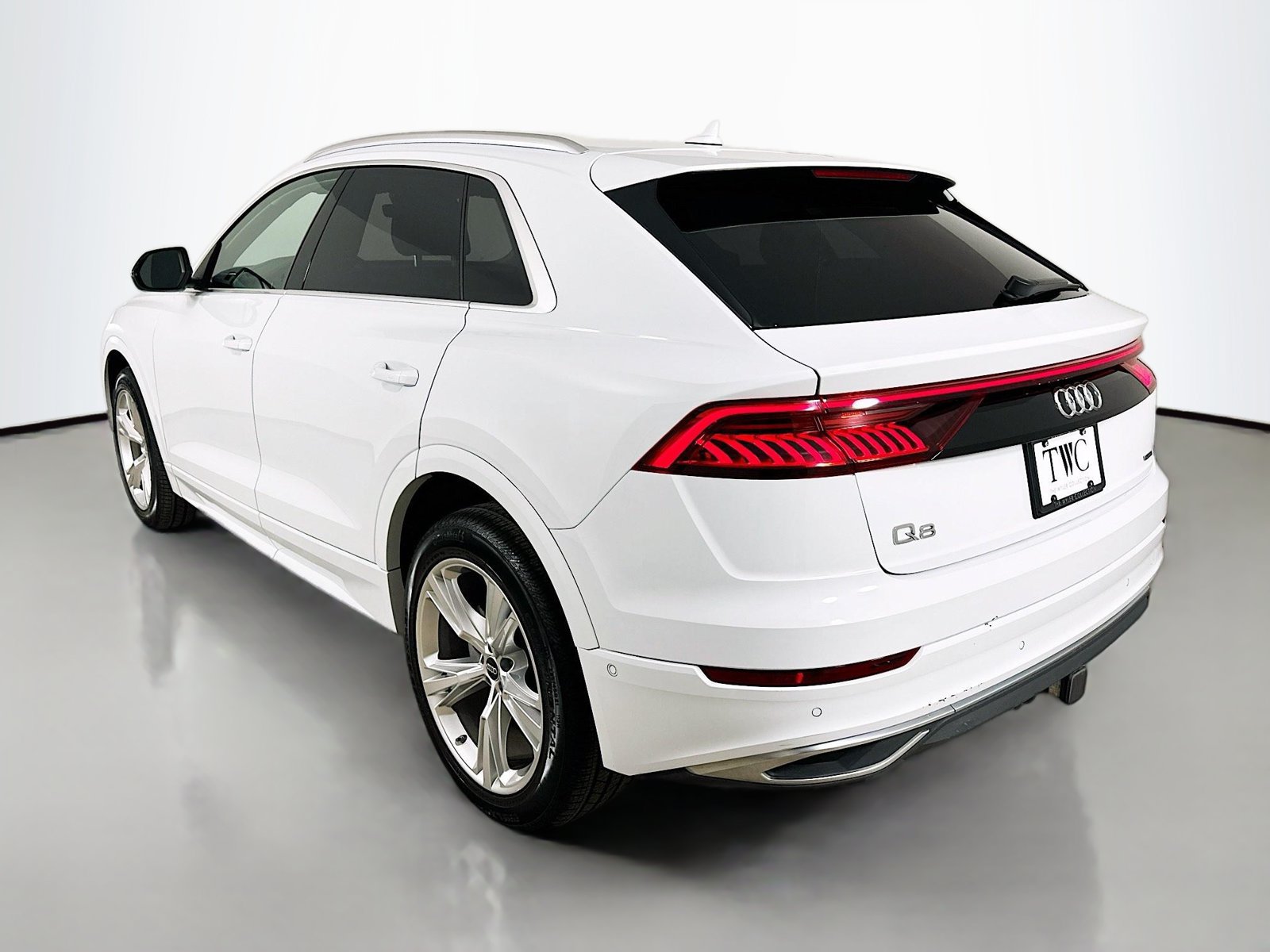 Used 2023 Audi Q8 Prestige w/ Prestige Package AWD/4WD image 7