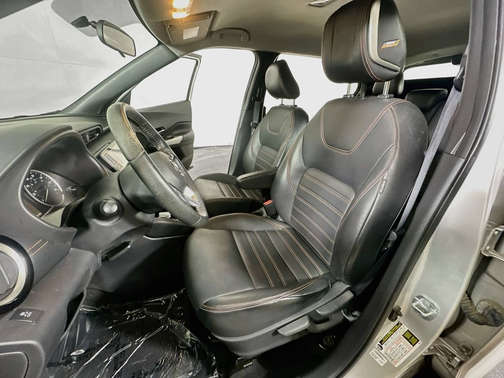 Used 2019 Nissan Kicks SR w/ SR Premium Package FWD image 14